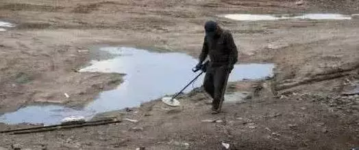 男子以為撿到瓶蓋,發現竟是1500年前黃金吊墜!
