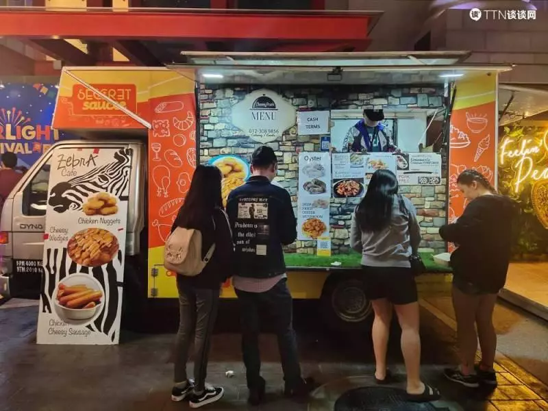 雲頂世界Starlight Carnival的必去原因!戶外觀看超驚艷噴水池秀+美食餐車多到爆!