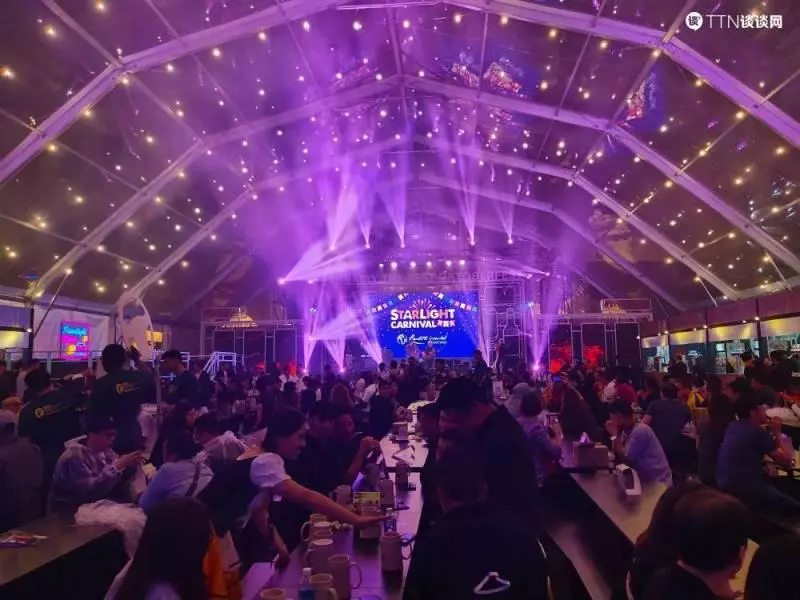 雲頂世界Starlight Carnival的必去原因!戶外觀看超驚艷噴水池秀+美食餐車多到爆!