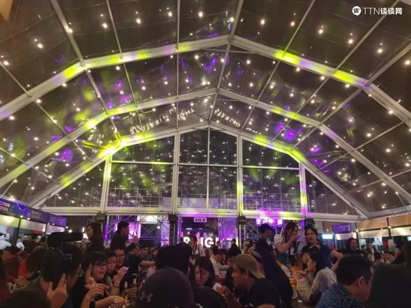 雲頂世界Starlight Carnival的必去原因!戶外觀看超驚艷噴水池秀+美食餐車多到爆!