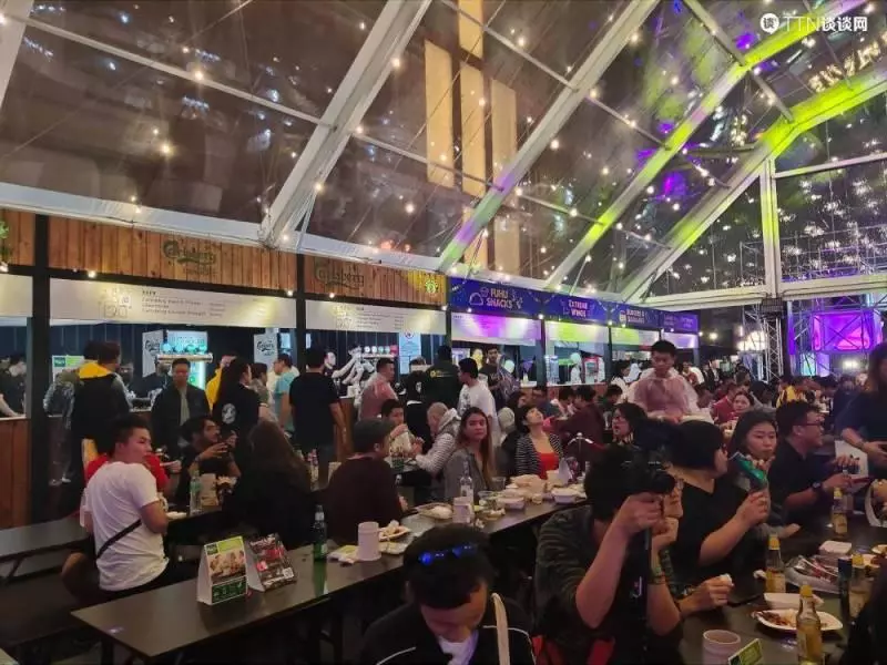 雲頂世界Starlight Carnival的必去原因!戶外觀看超驚艷噴水池秀+美食餐車多到爆!
