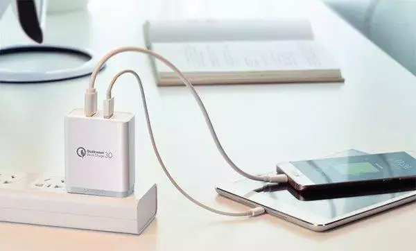 手機邊充電邊玩,消耗的電量來自電池還是充電器? 答案很意外 !