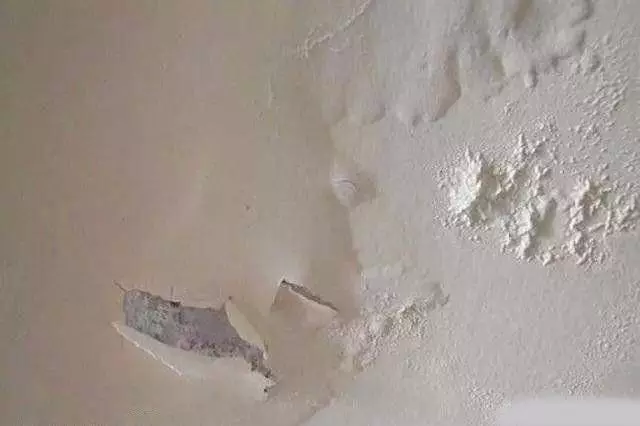 牆面起皮開裂起霉不用再找裝修工!老師傅教你一招,誰都能修補好!