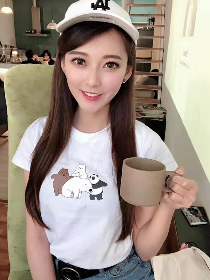 高顏值正妹張舒晴「臉蛋好上鏡」,度假時展現「傲人的火辣身材」!