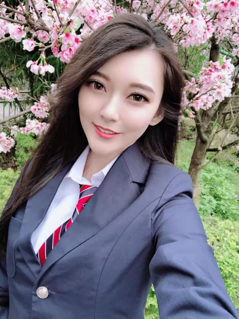 高顏值正妹張舒晴「臉蛋好上鏡」,度假時展現「傲人的火辣身材」!