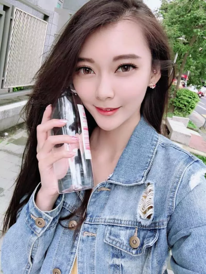 高顏值正妹張舒晴「臉蛋好上鏡」,度假時展現「傲人的火辣身材」!