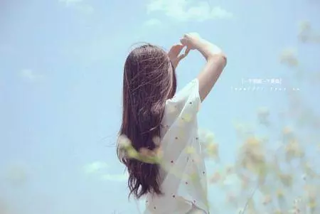 做人,笑著低頭,不是慫,是謙遜; 懂得讓步,不是蠢,是智慧