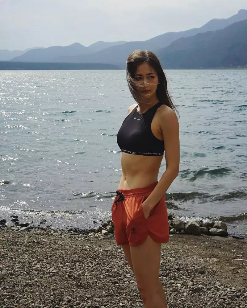 話題女記者「宮河麻耶」同時是健身女網紅,超緊實,夾起來可不得了!