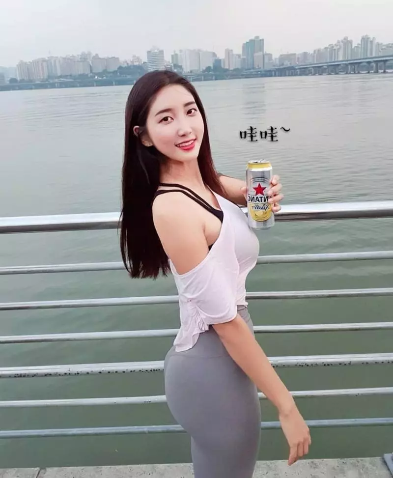 大學二年紀正妹校花, 天使般的笑容~