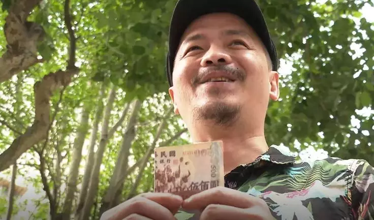 千鈔搭小黃…找錢夾半張500!乘客傻眼控詐財。傻眼