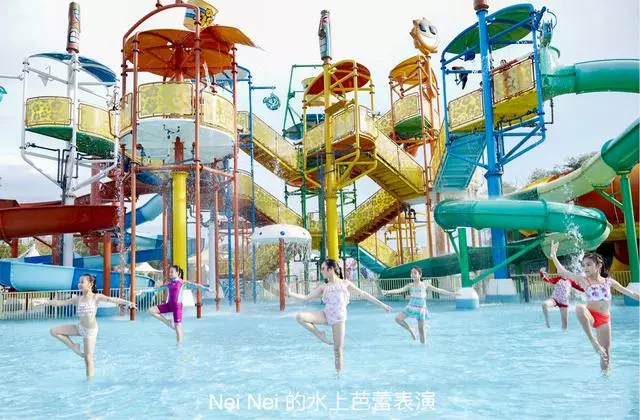 吳尊曬兒子水上派對,Neinei穿泳衣變胖妻子大方出鏡時尚漂亮
