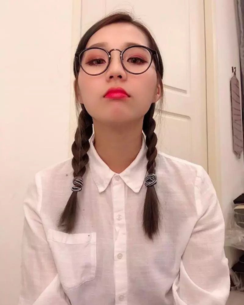 174CM「長腿辣模」黃小萱Anita不只美腿可觀,還偷藏「雙份大饅頭」也好美味!