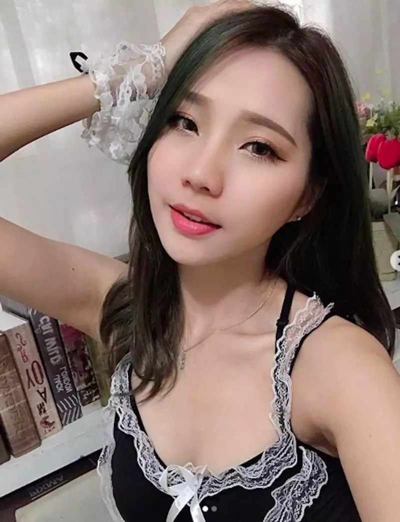 174CM「長腿辣模」黃小萱Anita不只美腿可觀,還偷藏「雙份大饅頭」也好美味!