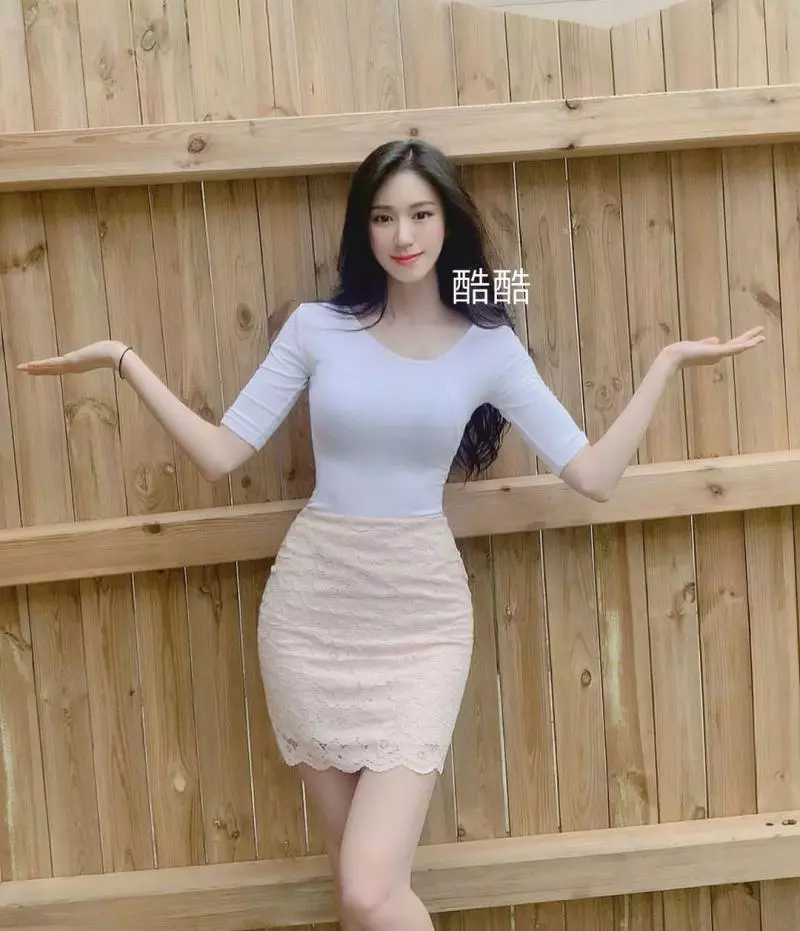 Bora小姐姐的打扮地讓粉絲們十分心情愉快的
