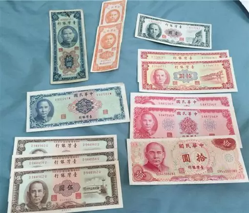 阿公衣櫃留下「數百張骨董鈔」跟新的一樣 網友解密「鈔票上特殊暗號」驚呼:阿公是狠角色
