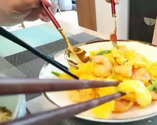 今天不知道吃什麼的,就來試試這14道雞蛋小炒,簡單經濟實惠