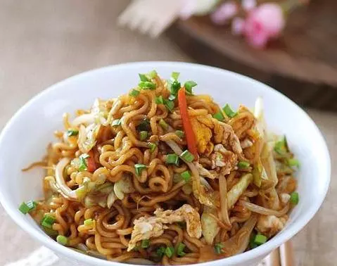 方便麵除了泡還能怎麼吃?教你18種方便麵做法,以前算是白吃了