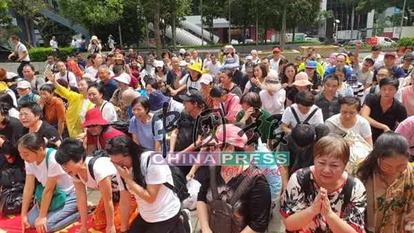 【安邦路的OSK大廈大件事】,逾100名中國籍男女越洋到「吉隆坡」,求大馬政府替他們主持公道!