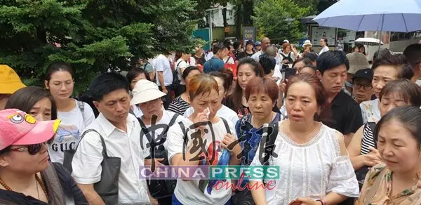 【安邦路的OSK大廈大件事】,逾100名中國籍男女越洋到「吉隆坡」,求大馬政府替他們主持公道!