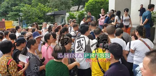 【安邦路的OSK大廈大件事】,逾100名中國籍男女越洋到「吉隆坡」,求大馬政府替他們主持公道!