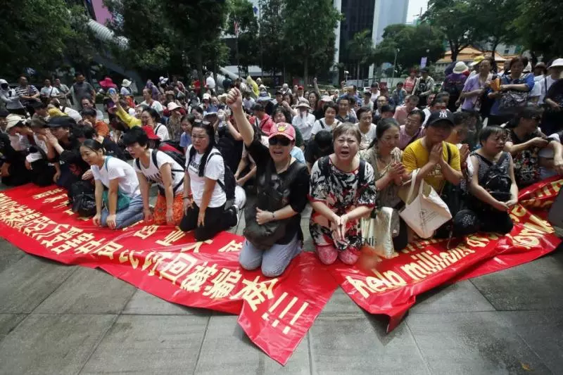 【安邦路的OSK大廈大件事】,逾100名中國籍男女越洋到「吉隆坡」,求大馬政府替他們主持公道!