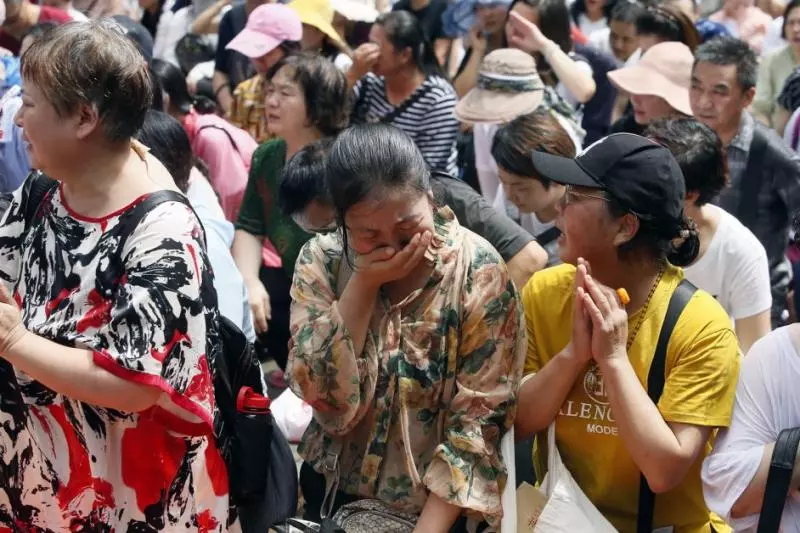【安邦路的OSK大廈大件事】,逾100名中國籍男女越洋到「吉隆坡」,求大馬政府替他們主持公道!