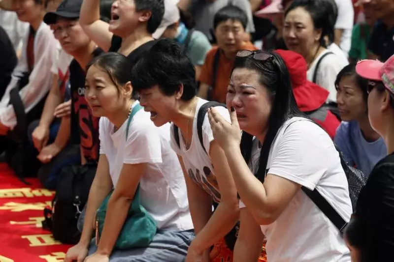 【安邦路的OSK大廈大件事】,逾100名中國籍男女越洋到「吉隆坡」,求大馬政府替他們主持公道!