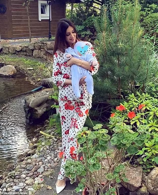 俄美後與大馬前元首離婚風波:女方凈身出戶,賣婚戒還債!