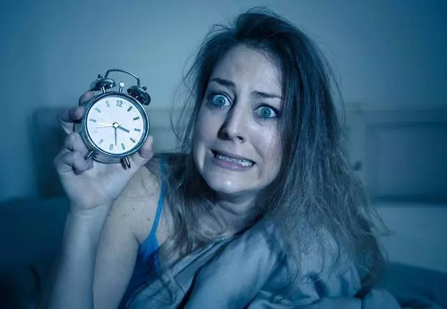 總是凌晨3、4點醒來,卻難以再入睡?或與這5種病有關,還得警惕 !