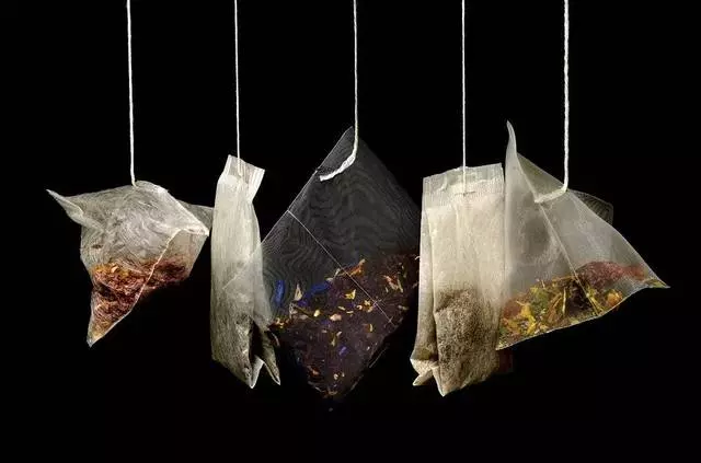 喝一包這種茶,等於喝下百億微塑料顆粒,趕緊扔掉!