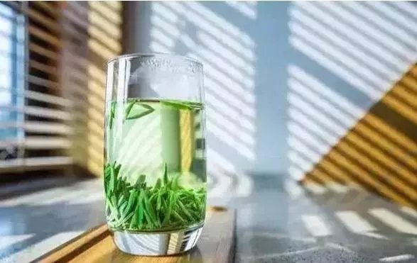 經常喝綠茶好處多多!專家:飲茶不得超過這個溫度,否則可能患癌 !