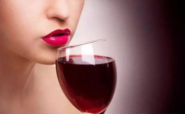 喝什麼樣的紅酒會對身體好?對待紅酒要正確,三件事降低飲酒風險 !