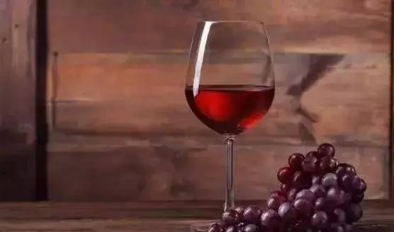 喝什麼樣的紅酒會對身體好?對待紅酒要正確,三件事降低飲酒風險 !