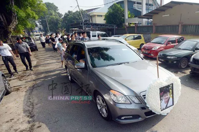 鴻,一路走好 母親盼同學放下 開心生活