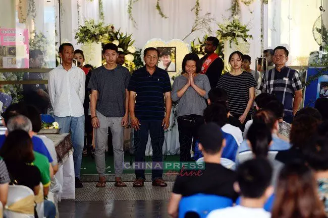 鴻,一路走好 母親盼同學放下 開心生活