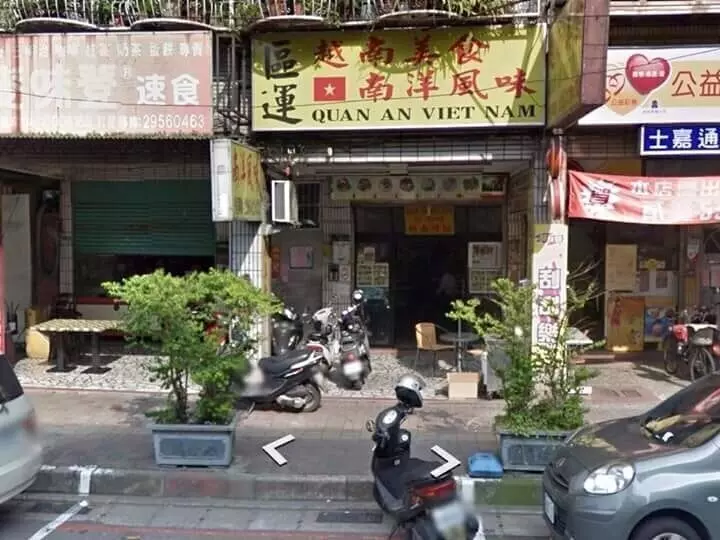 穿這樣上菜真的太過分了,板橋越南美味老闆娘上菜 網友直呼好逼人