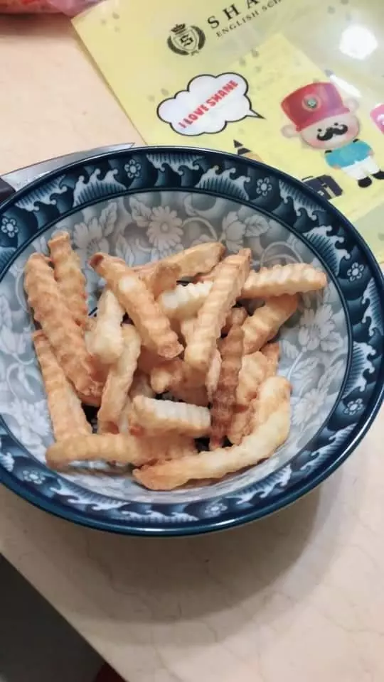 超商不再主動提供吸管後,民眾到早餐店自由拿取,耗材多了3倍之多,讓店家實在很困擾,只好出此收費政策
