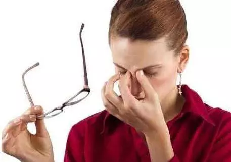 眼睛乾澀、發脹怎麼辦?最有效的緩解方法是這個!試過的人都說好 !