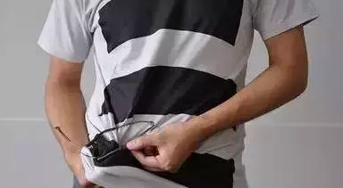 眼鏡髒了,用眼鏡布擦、牙膏洗?