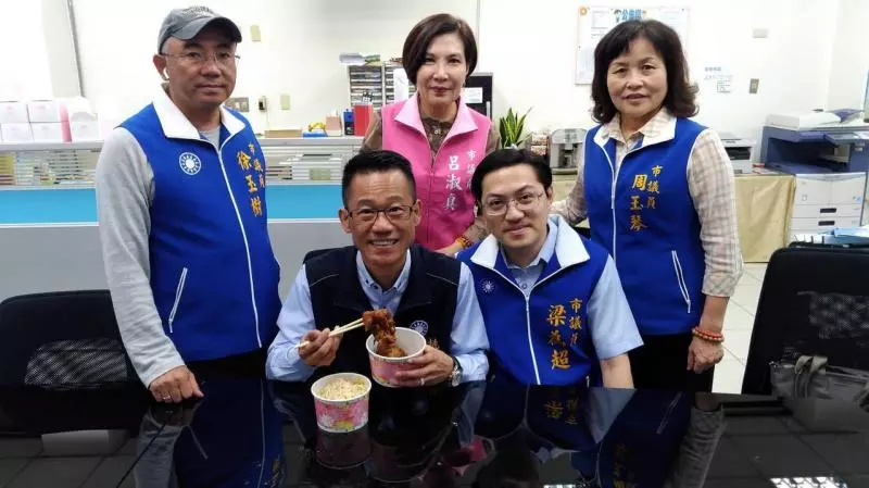 藍議員服務處遭開槍 竟因服務處小國旗掛太多