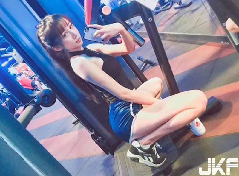 健身房拍到「短褲健身妹」!超短褲看了讓人好害羞!