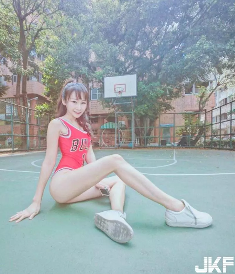 健身房拍到「短褲健身妹」!超短褲看了讓人好害羞!