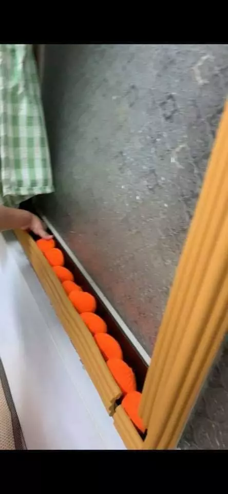 點餐加購的鮭魚卵抱枕女兒玩的不亦樂乎,但卻成為媽媽心中的慘劇,網友大笑:深呼吸!自己生的