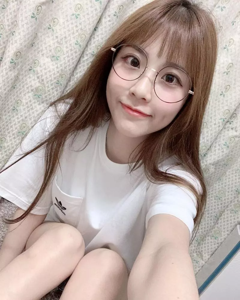 正修科大校花「李花fafa」甜美酒窩讓人戀愛,逆天長腿好美!