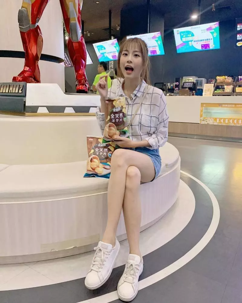 正修科大校花「李花fafa」甜美酒窩讓人戀愛,逆天長腿好美!