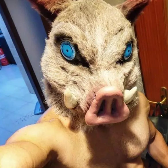 面具後的盛世美顏!型男COS《鬼滅之刃》伊之助