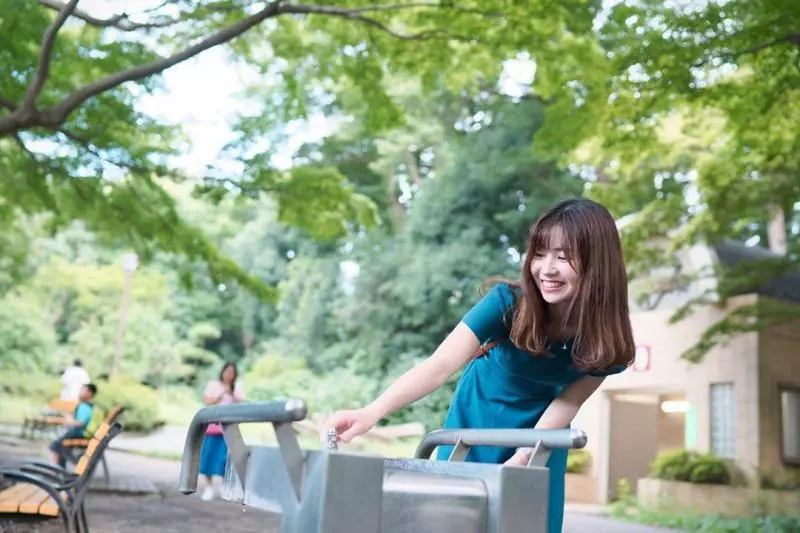 未來準工程師!通訊工程系正妹「椎葉はるか」馬尾水手服+新海誠感夕陽回眸美到不科學