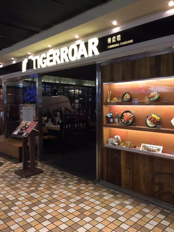便當內出現異物,帶回去店裡給老闆娘看,沒想到老闆娘秒捏爆,笑問:還有事嗎?