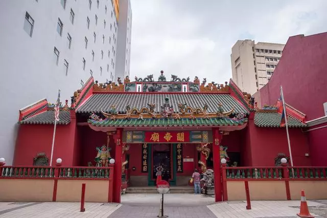 全球第一像中國的國家!中國遊客下車後就蒙圈了 滿大街都是中文!感覺到了第二個家 !