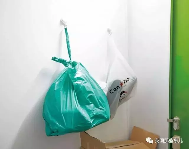 東京倉庫難民:年薪一百萬日元,只夠蝸居在2平米的雜貨間